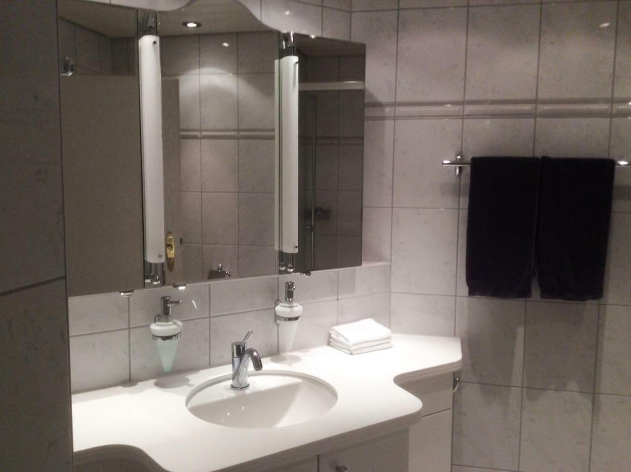 Ferien-Appartement Am Schlosssee ザーレム エクステリア 写真
